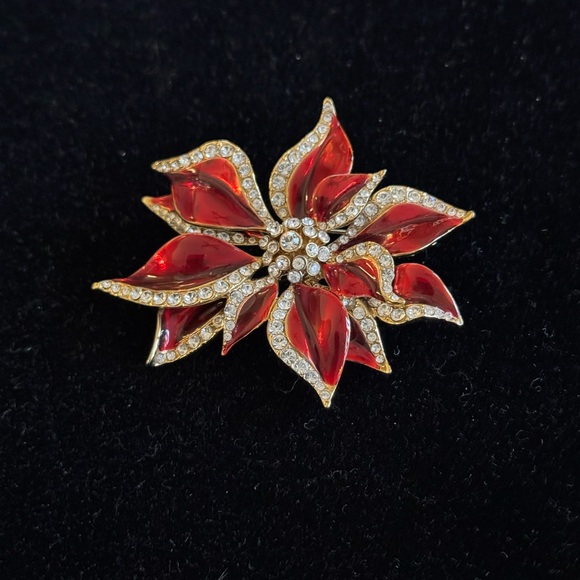 Poinsettia Brooch - Picture 2 of 5
